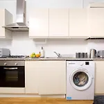 Cozy 2-Bed Garden Flat, With Free Private Parking, Wembley