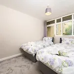 Cozy 2-Bed Garden Flat, With Free Private Parking, Wembley