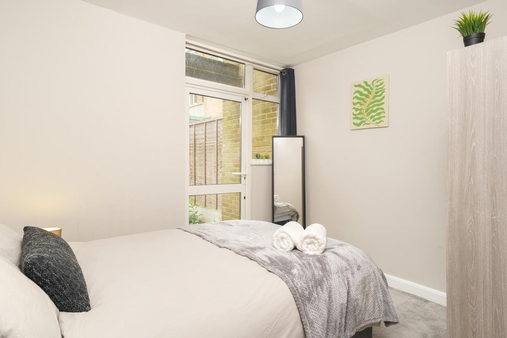 Cozy 2-Bed Garden Flat, With Free Private Parking, Wembley London