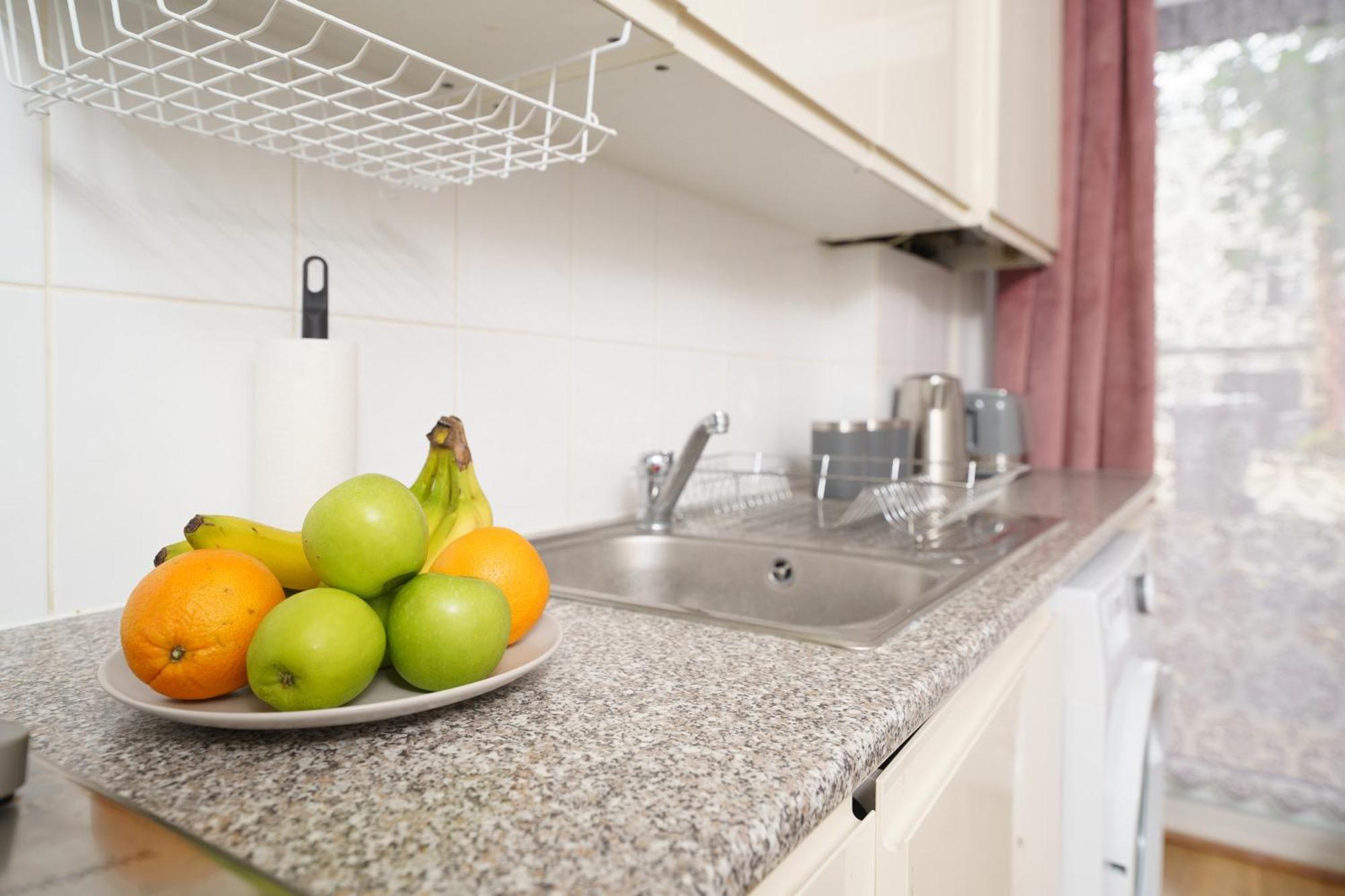 Cozy 2-Bed Garden Flat, With Free Private Parking, Wembley