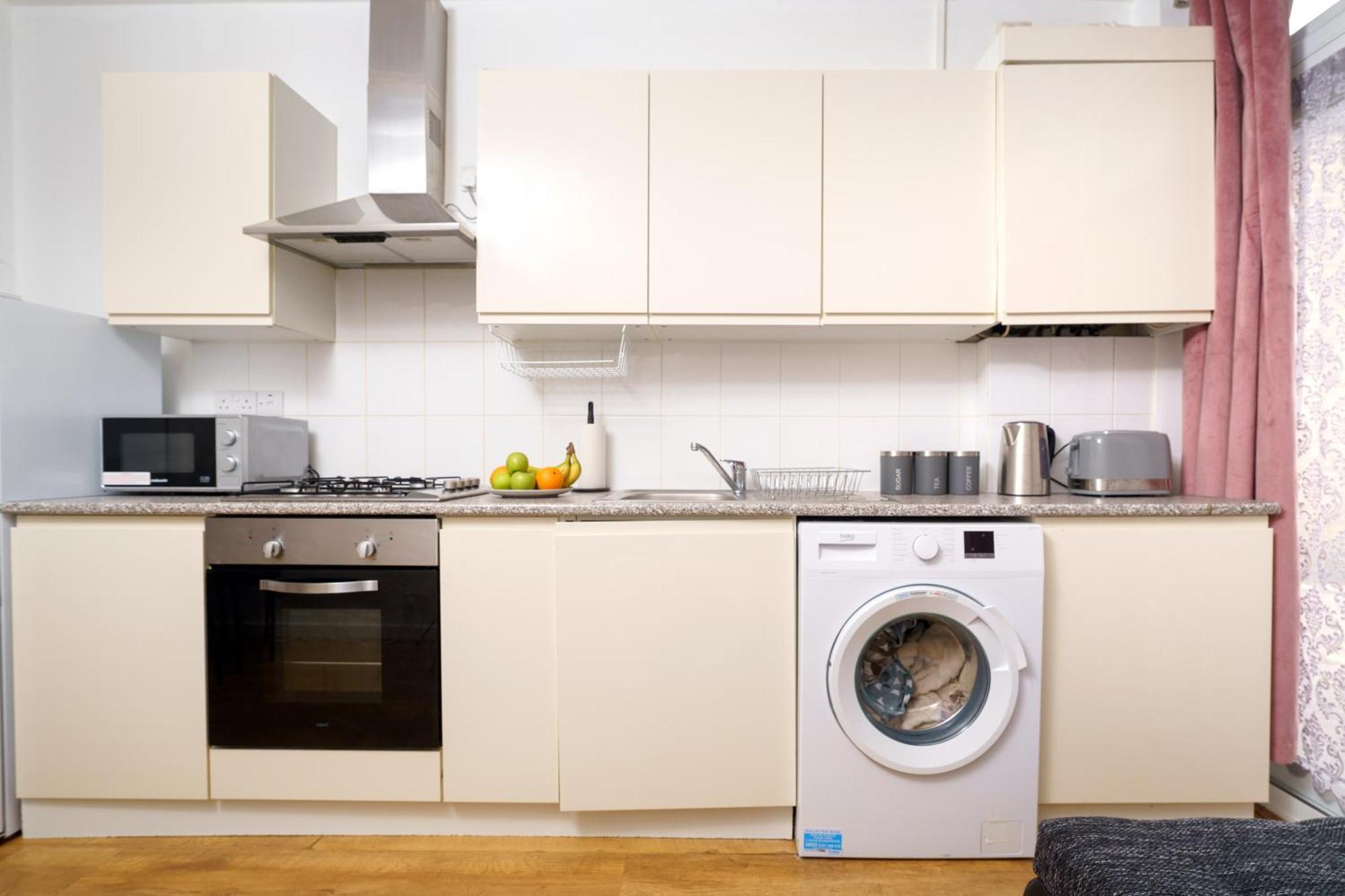 Cozy 2-Bed Garden Flat, With Free Private Parking, Wembley