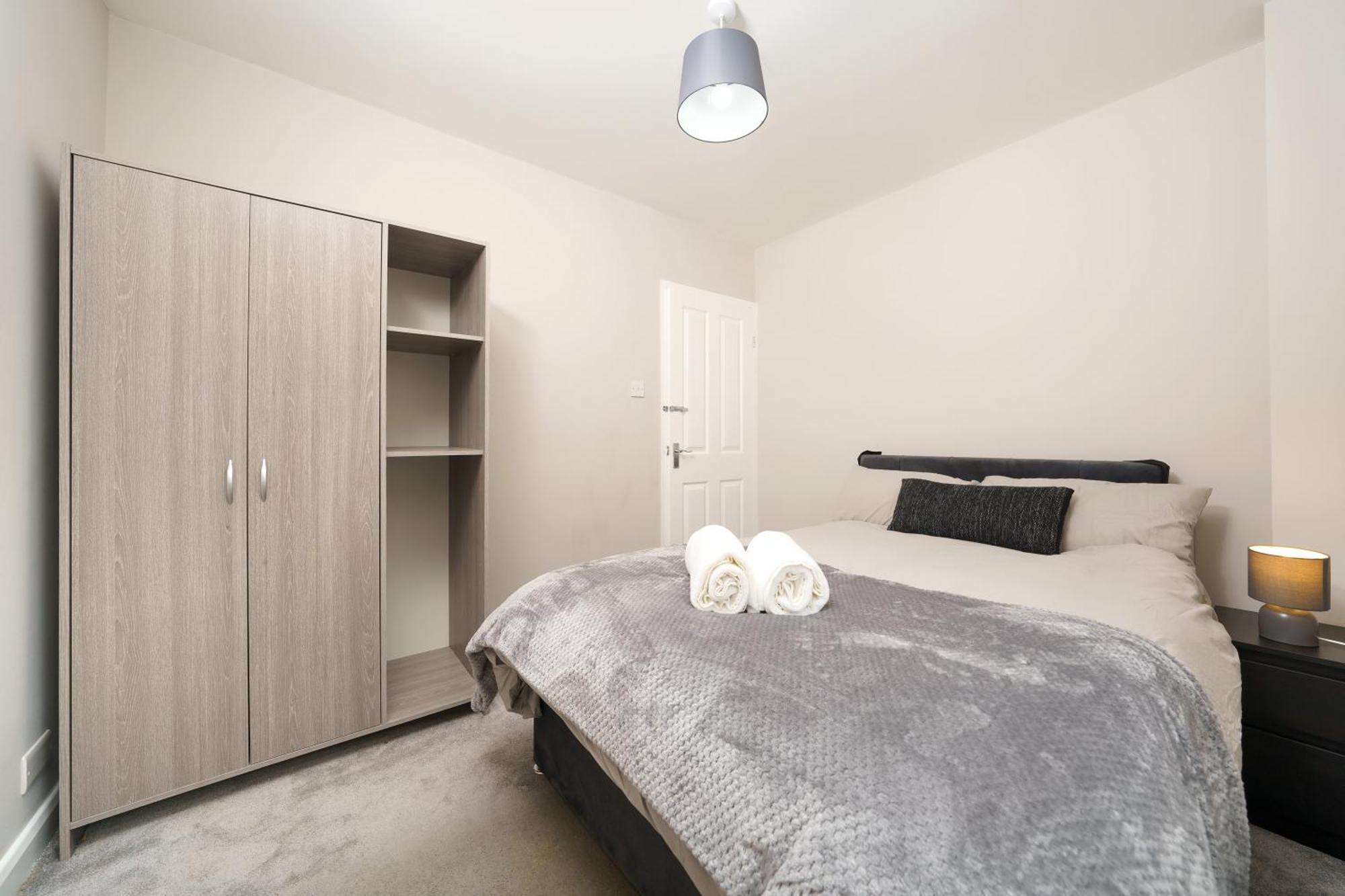 Apartment Cozy 2-Bed Garden Flat, With Free Private Parking, Wembley *