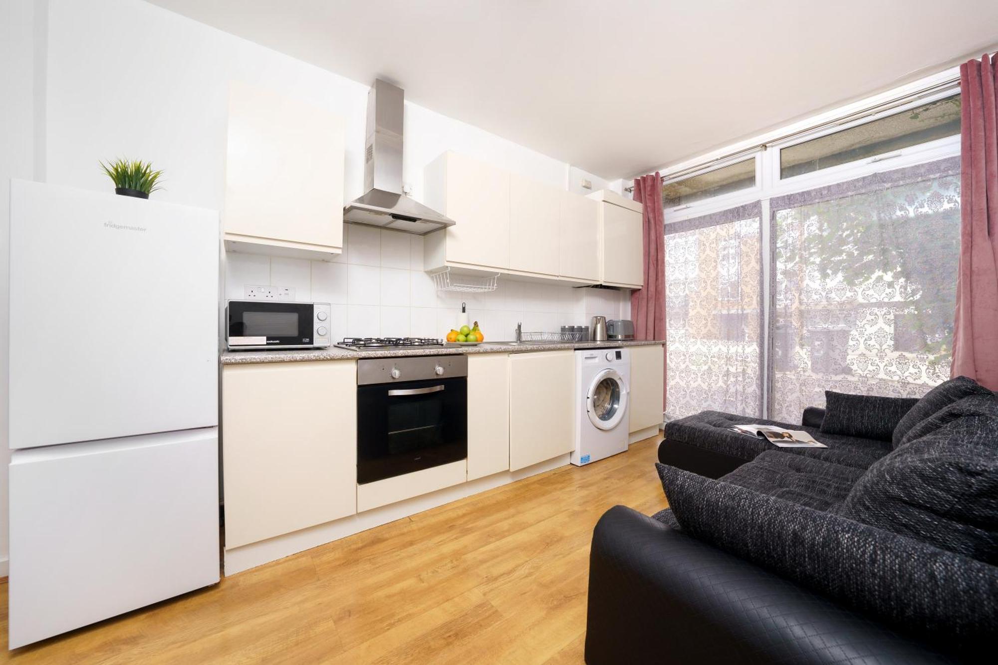Cozy 2-Bed Garden Flat, With Free Private Parking, Wembley Apartment London