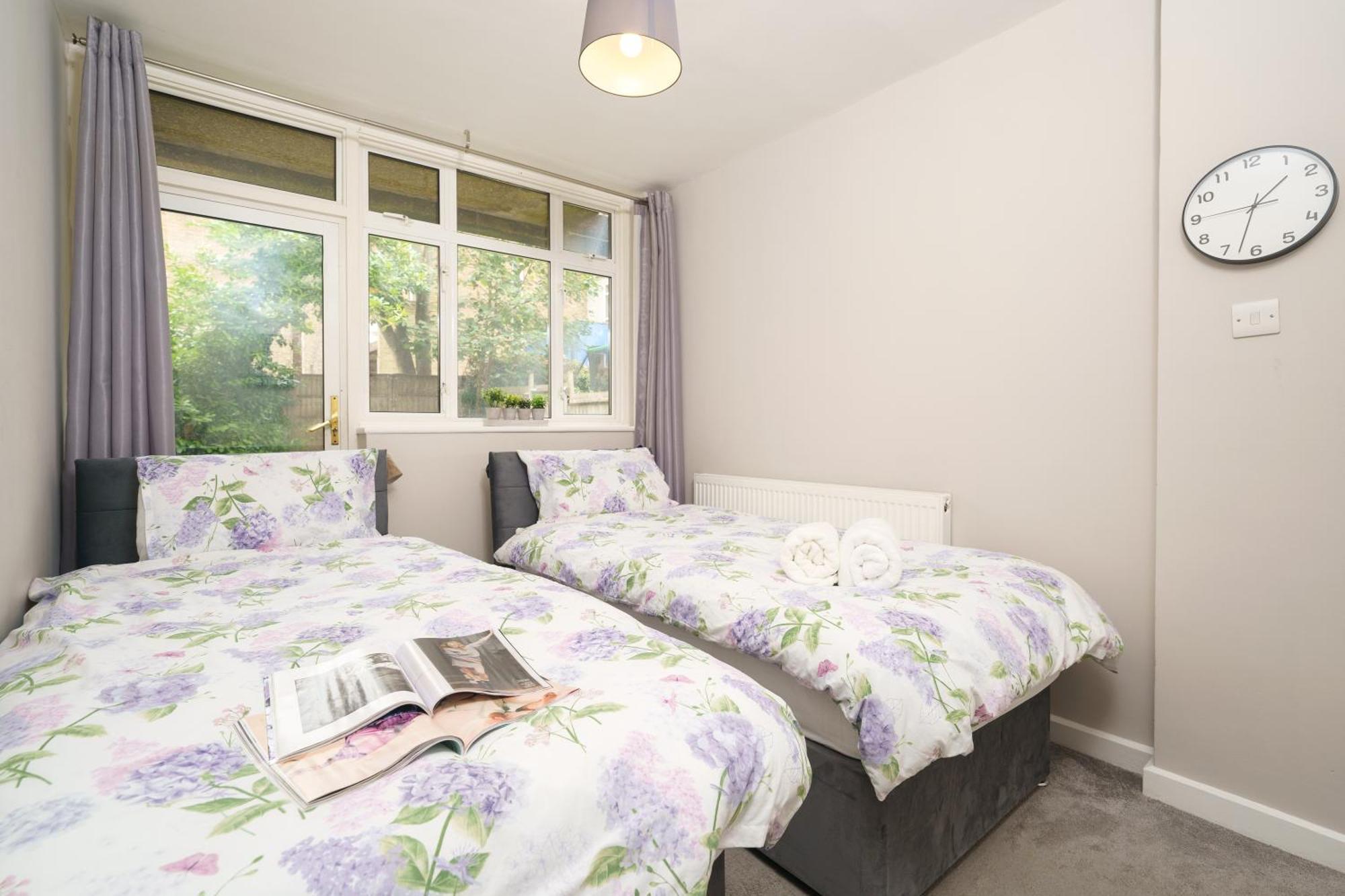 Cozy 2-Bed Garden Flat, With Free Private Parking, Wembley Apartment London